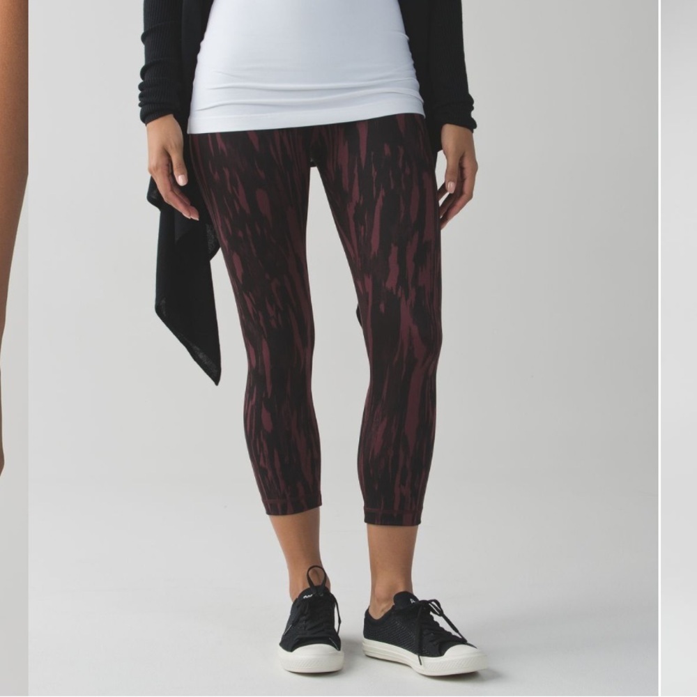 Lululemon Wunder Under Crop (Hi-Rise) Painted Animal Bordeaux Drama Black size 2